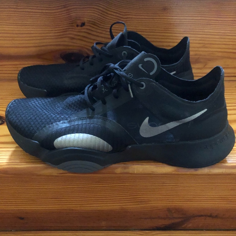 Slightly used black Nike sneakers